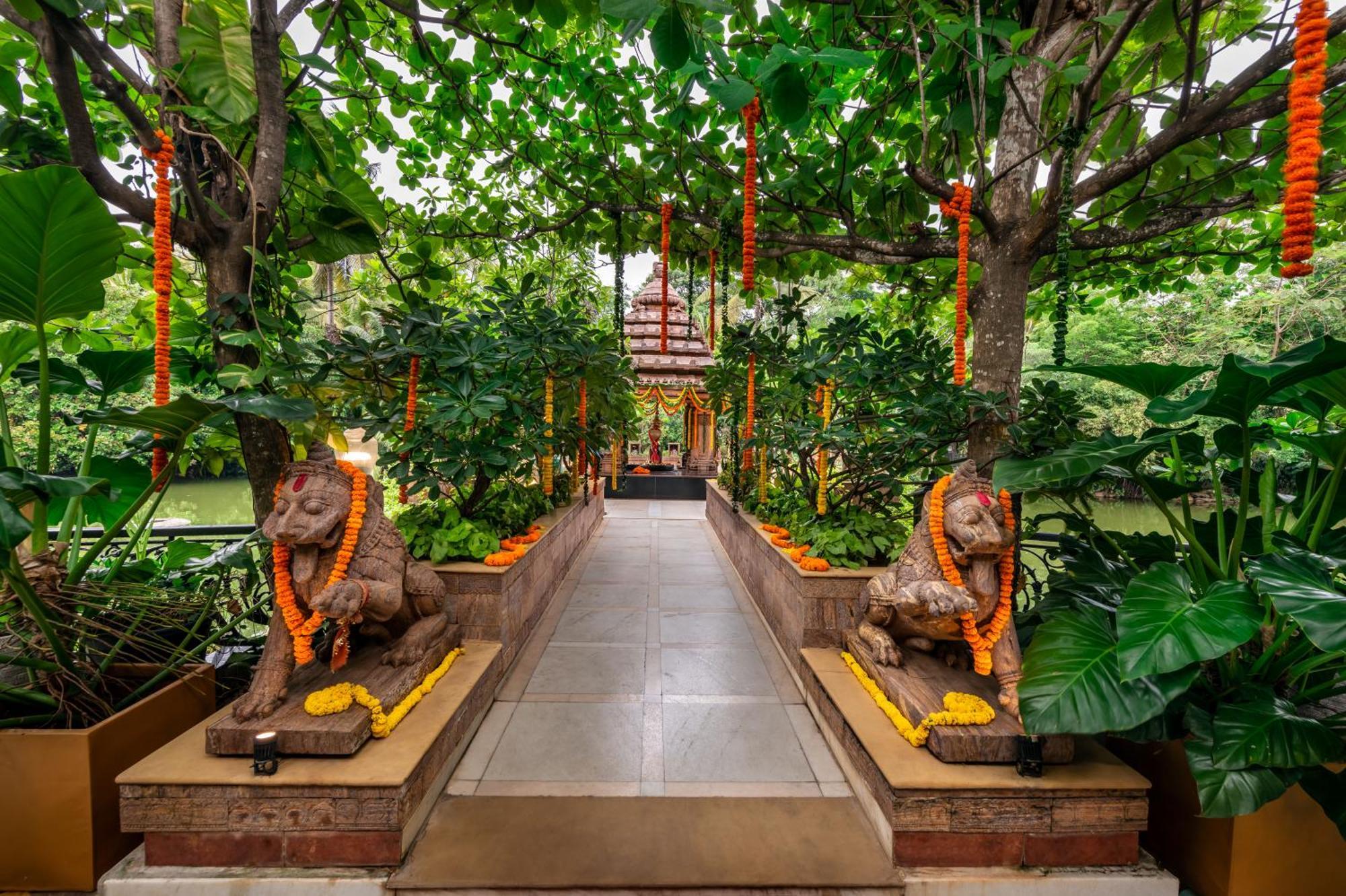 Mayfair Lagoon Bhubaneswar Exteriör bild