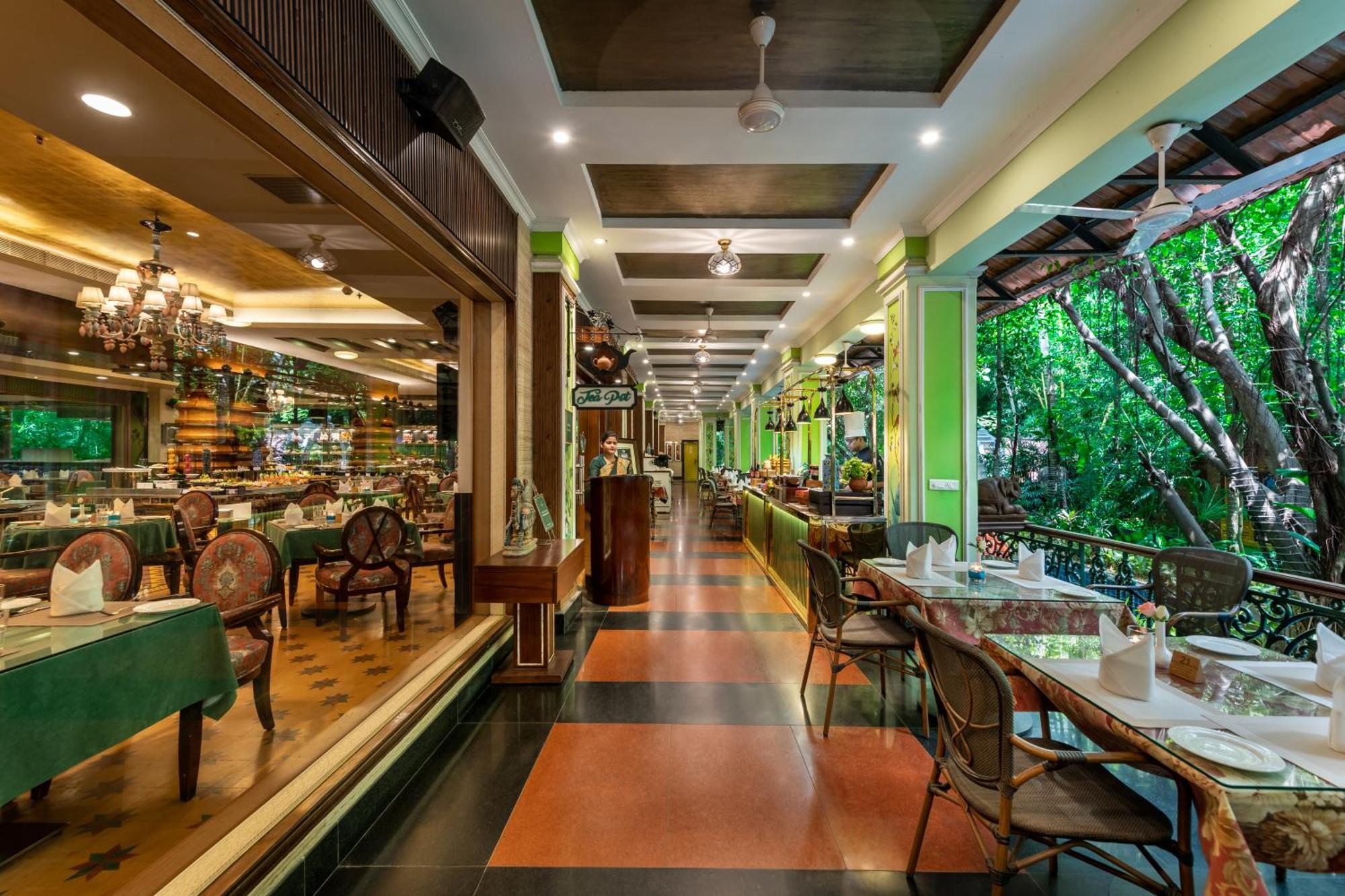 Mayfair Lagoon Bhubaneswar Exteriör bild