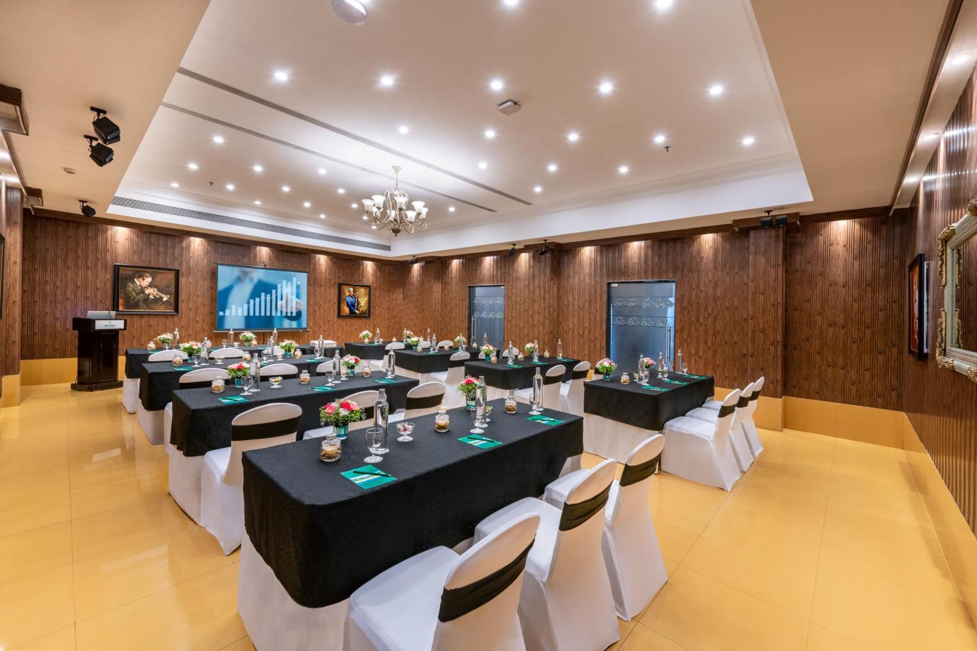 Mayfair Lagoon Bhubaneswar Exteriör bild
